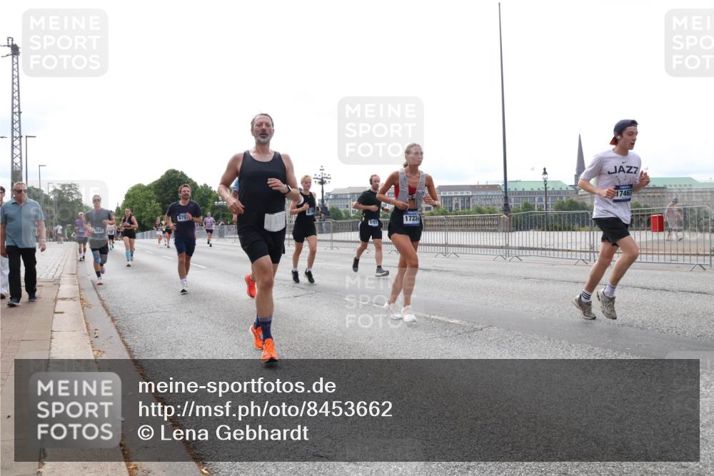 29.06.2025 - hella hamburg halbmarathon Lena Gebhardt http://msf.ph/oto/8453662 29.06.2025 10:31:09 Lombardsbrücke 875, 6187, 17224, 17463, 1059, 1292, 1472, 1773, 1979, 2097, 2268, 2414, 2505, 2569, 2914, 3131, 3281, 4198, 4561, 4817, 5437, 5846, 5943, 6057, 6078, 6195, 6556, 6620, 6787, 7120, 7351, 7604, 8050, 8072, 8073, 8757, 9576, 9830, 10111, 10989, 11981, 11988, 12384, 12627, 14095, 14216, 14349, 14803, 15299, 15466, 15589, 15725, 16457, 16978, 17224, 17463, 17509, 17587, 17706, 17742, 17966, 18362, 18795, 19052, 19226 meine-sportfotos.de