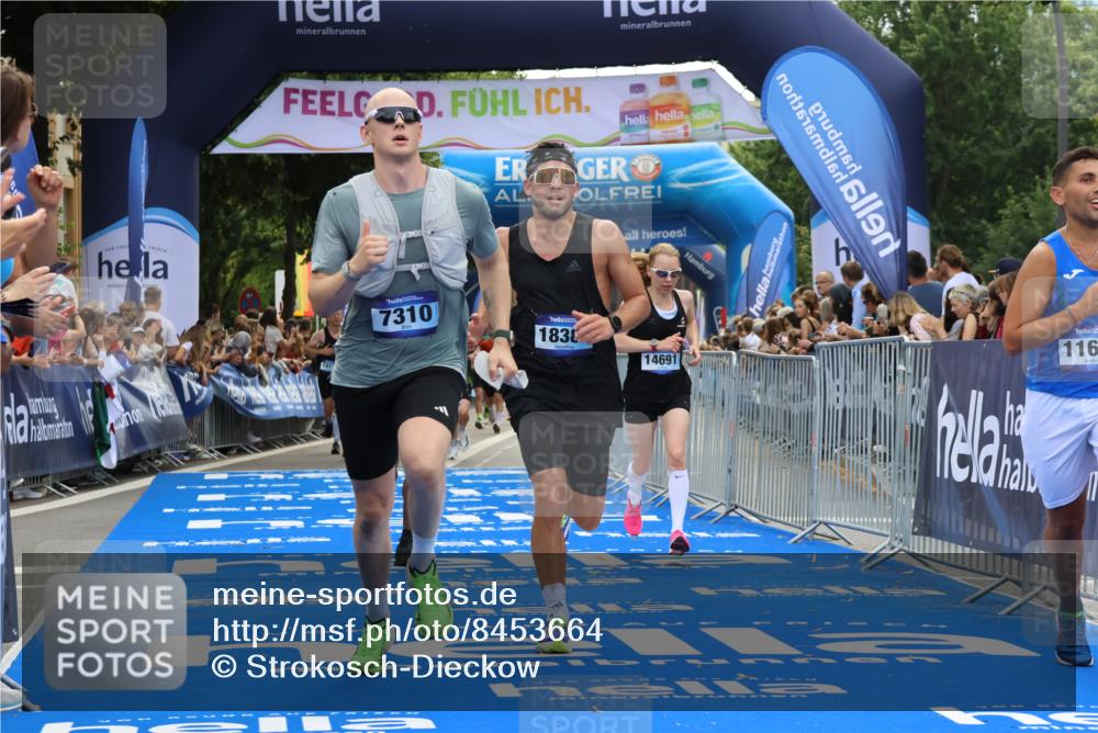 29.06.2025 - hella hamburg halbmarathon Strokosch-Dieckow http://msf.ph/oto/8453664 29.06.2025 10:36:53 Ziel 1385, 1411, 3959, 4865, 5307, 5315, 6529, 7310, 11620, 13141, 13343, 14691, 15939, 18384 meine-sportfotos.de
