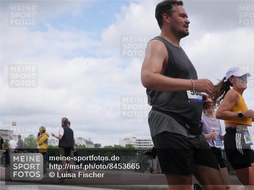 29.06.2025 - hella hamburg halbmarathon Luisa Fischer http://msf.ph/oto/8453665 29.06.2025 10:34:46 Kennedybrücke 2831, 907, 1235, 2672, 2831, 2832, 4877, 6344, 8304, 9078, 9478, 9882, 9883, 10435, 10653 meine-sportfotos.de