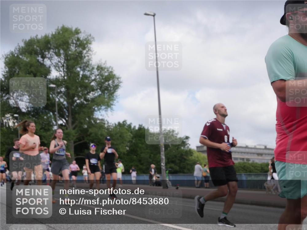 29.06.2025 - hella hamburg halbmarathon Luisa Fischer http://msf.ph/oto/8453680 29.06.2025 10:34:46 Kennedybrücke 1235, 2672, 2831, 2832, 4877, 6344, 8304, 9078, 9478, 9882, 9883, 10435, 10653 meine-sportfotos.de
