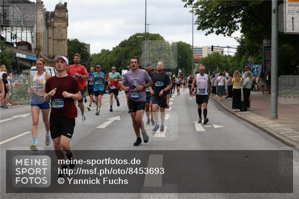 29.06.2025 - hella hamburg halbmarathon Yannick Fuchs http://msf.ph/oto/8453693 29.06.2025 10:56:05 20KM 1006, 1128, 1135, 1138, 1147, 1190, 3097, 3921, 4095, 4859, 5547, 6414, 6415, 6580, 6815, 7658, 8154, 9131, 9297, 9718, 9928, 10194, 10797, 11670, 11968, 12567, 13868, 13958, 14456, 14574, 15252, 15291, 15539, 15686, 15859, 15908, 16292, 16808, 17383, 17532, 17939, 17955, 18000, 18551, 18599, 18799, 18808, 18919 meine-sportfotos.de