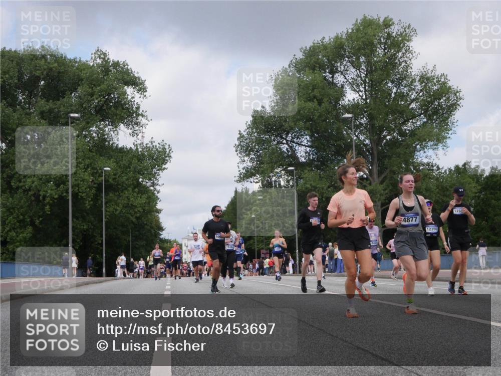 29.06.2025 - hella hamburg halbmarathon Luisa Fischer http://msf.ph/oto/8453697 29.06.2025 10:34:47 Kennedybrücke 6344, 18433, 4877, 12350, 123, 1235, 2672, 2831, 2832, 4877, 6344, 8304, 9078, 9478, 9882, 9883, 10421, 10653 meine-sportfotos.de