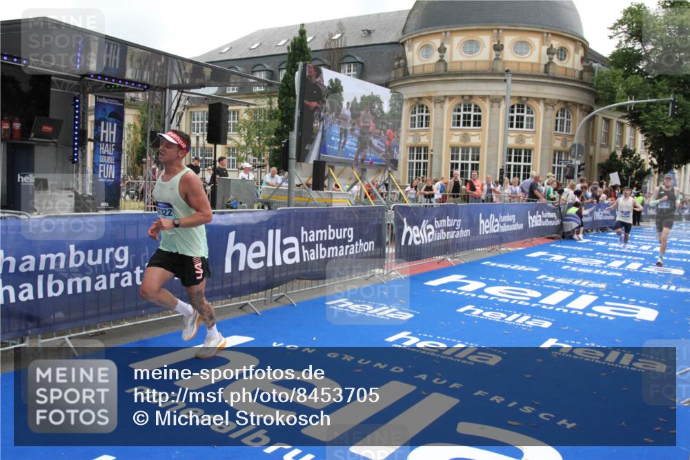 29.06.2025 - hella hamburg halbmarathon Michael Strokosch http://msf.ph/oto/8453705 29.06.2025 10:30:44 Ziel 2851, 7481, 17322, 18235 meine-sportfotos.de