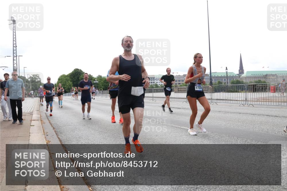 29.06.2025 - hella hamburg halbmarathon Lena Gebhardt http://msf.ph/oto/8453712 29.06.2025 10:31:10 Lombardsbrücke 1722, 1059, 1292, 1472, 1773, 1979, 2097, 2268, 2414, 2505, 2569, 2914, 3131, 3281, 4198, 4561, 4817, 5437, 5846, 5943, 6057, 6078, 6195, 6556, 6620, 6787, 7351, 7604, 8050, 8072, 8073, 8757, 9576, 9830, 10111, 10989, 11587, 11981, 11988, 12384, 12627, 14095, 14216, 14349, 14803, 15299, 15466, 15589, 15725, 16457, 16978, 17224, 17463, 17509, 17587, 17706, 17742, 17966, 19052, 19226 meine-sportfotos.de