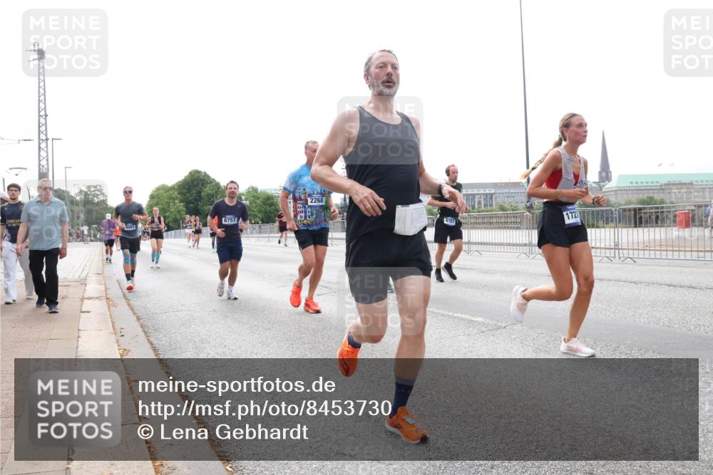 29.06.2025 - hella hamburg halbmarathon Lena Gebhardt http://msf.ph/oto/8453730 29.06.2025 10:31:10 Lombardsbrücke 4561, 8757, 2268, 6187, 172, 1059, 1292, 1472, 1773, 1979, 2097, 2268, 2414, 2505, 2569, 2914, 3131, 3281, 4198, 4561, 4817, 5437, 5846, 5943, 6057, 6078, 6195, 6556, 6620, 6787, 7351, 7604, 8050, 8072, 8073, 8757, 9576, 9830, 10111, 10989, 11587, 11981, 11988, 12384, 12627, 14095, 14216, 14349, 14803, 15299, 15466, 15589, 15725, 16457, 16978, 17224, 17463, 17509, 17587, 17706, 17742, 17966, 19052, 19226 meine-sportfotos.de