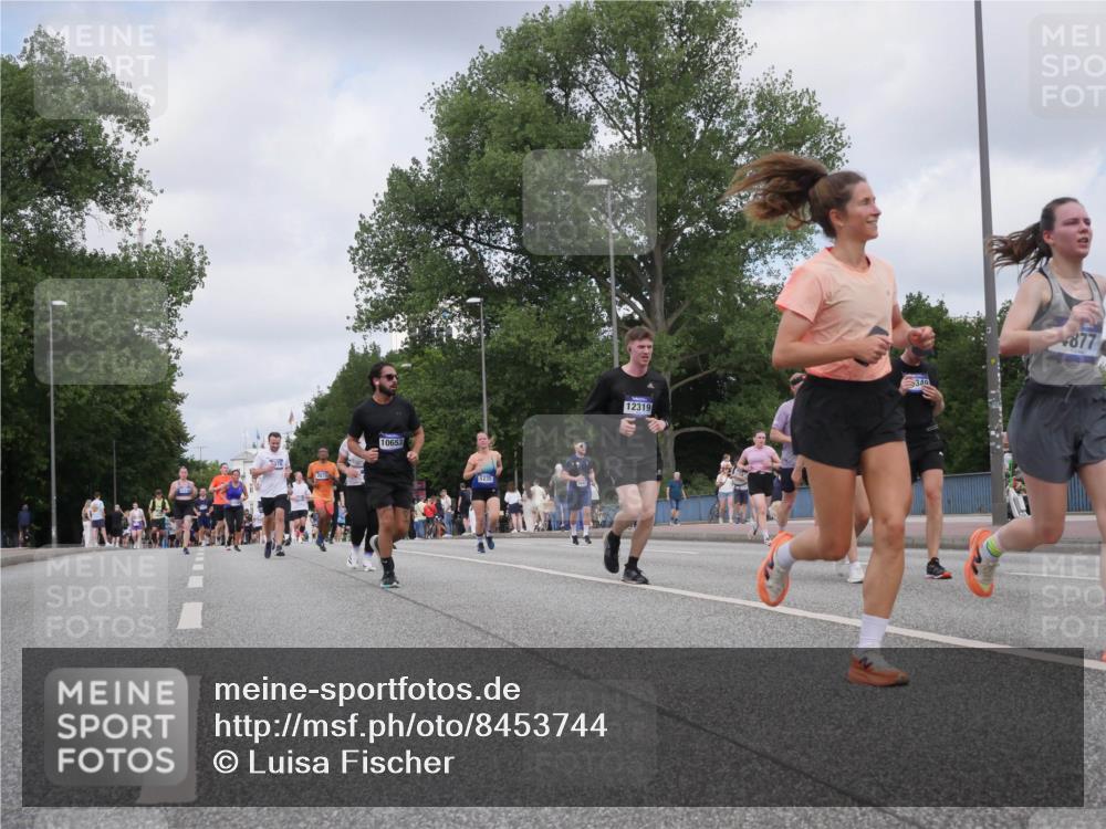 29.06.2025 - hella hamburg halbmarathon Luisa Fischer http://msf.ph/oto/8453744 29.06.2025 10:34:48 Kennedybrücke 10653, 1235, 12319, 877, 1235, 2672, 4877, 6344, 7816, 8304, 9478, 9882, 9883, 10421, 10653 meine-sportfotos.de
