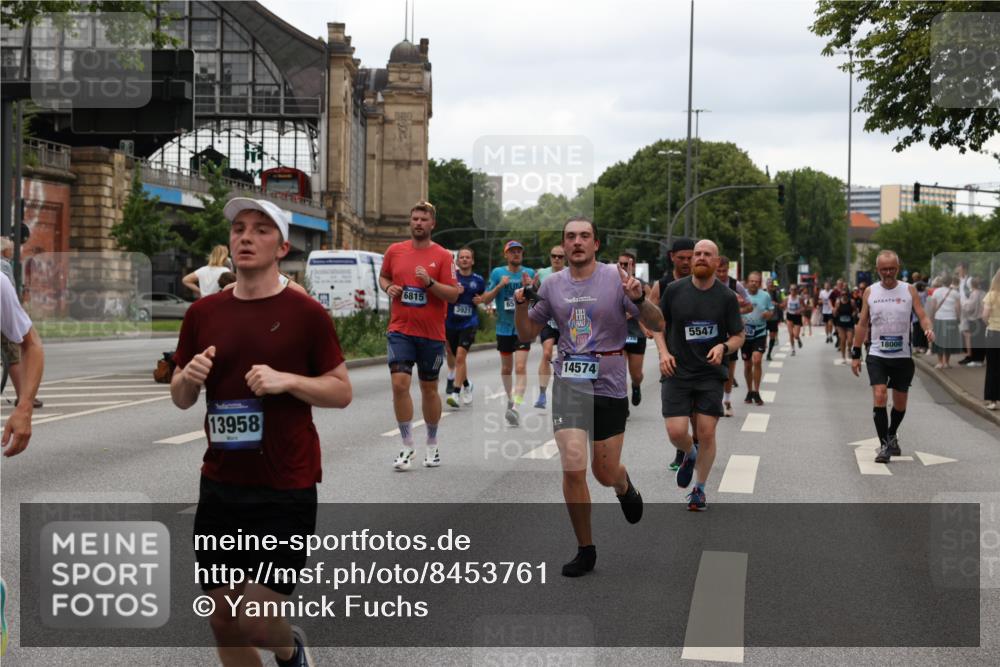 29.06.2025 - hella hamburg halbmarathon Yannick Fuchs http://msf.ph/oto/8453761 29.06.2025 10:56:06 20KM 1006, 1128, 1135, 1138, 1147, 1190, 1568, 3097, 3921, 4095, 4859, 5547, 6414, 6415, 6580, 6815, 7658, 8154, 9131, 9297, 9718, 9928, 10194, 10214, 10519, 10797, 11670, 11968, 12567, 13868, 13958, 14456, 14574, 15252, 15291, 15686, 15859, 15908, 16292, 16808, 17383, 17532, 17939, 17955, 18000, 18599, 18799, 18808, 18919 meine-sportfotos.de