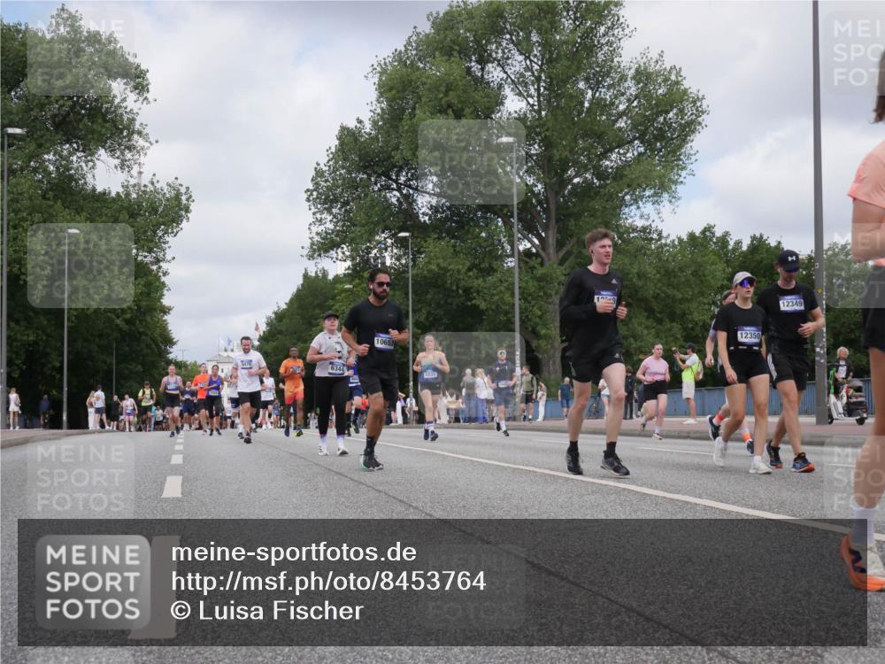 29.06.2025 - hella hamburg halbmarathon Luisa Fischer http://msf.ph/oto/8453764 29.06.2025 10:34:48 Kennedybrücke 9478, 6344, 10653, 1235, 1040, 12350, 12349, 1235, 2672, 4877, 6344, 7816, 8304, 9478, 9882, 9883, 10421, 10653 meine-sportfotos.de
