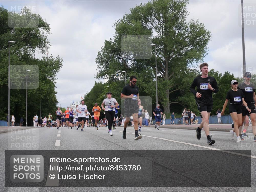 29.06.2025 - hella hamburg halbmarathon Luisa Fischer http://msf.ph/oto/8453780 29.06.2025 10:34:49 Kennedybrücke 0653, 6344, 235, 12318, 12350, 12349, 1235, 2672, 3358, 4877, 6344, 7295, 7334, 7816, 8304, 9478, 9882, 10421, 10653 meine-sportfotos.de