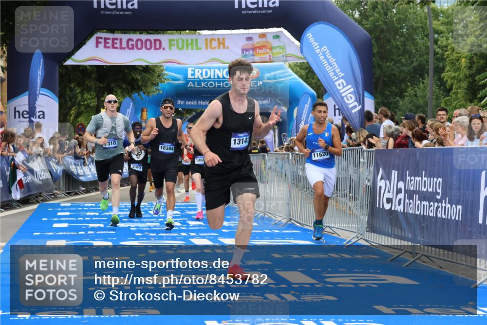 29.06.2025 - hella hamburg halbmarathon Strokosch-Dieckow http://msf.ph/oto/8453782 29.06.2025 10:36:51 Ziel 3959, 4865, 5307, 6529, 7310, 11620, 13141, 13343, 14691, 15939, 18384 meine-sportfotos.de