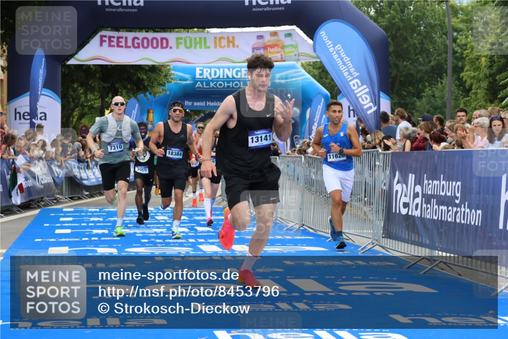 29.06.2025 - hella hamburg halbmarathon Strokosch-Dieckow http://msf.ph/oto/8453796 29.06.2025 10:36:51 Ziel 3959, 4865, 5307, 6529, 7310, 11620, 13141, 13343, 14691, 15939, 18384 meine-sportfotos.de