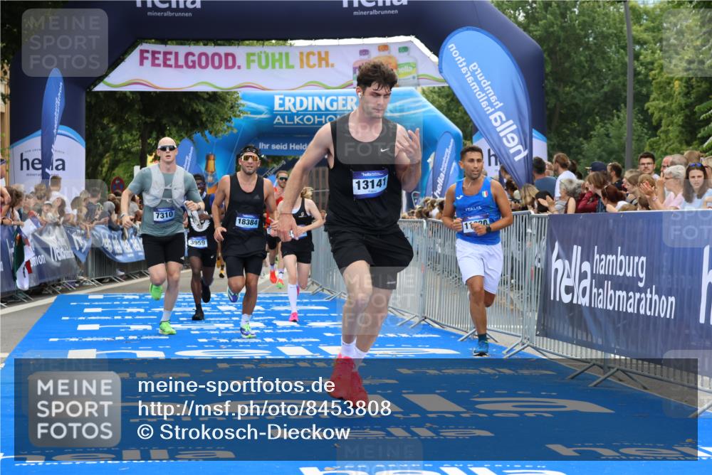 29.06.2025 - hella hamburg halbmarathon Strokosch-Dieckow http://msf.ph/oto/8453808 29.06.2025 10:36:51 Ziel 3959, 4865, 5307, 6529, 7310, 11620, 13141, 13343, 14691, 15939, 18384 meine-sportfotos.de