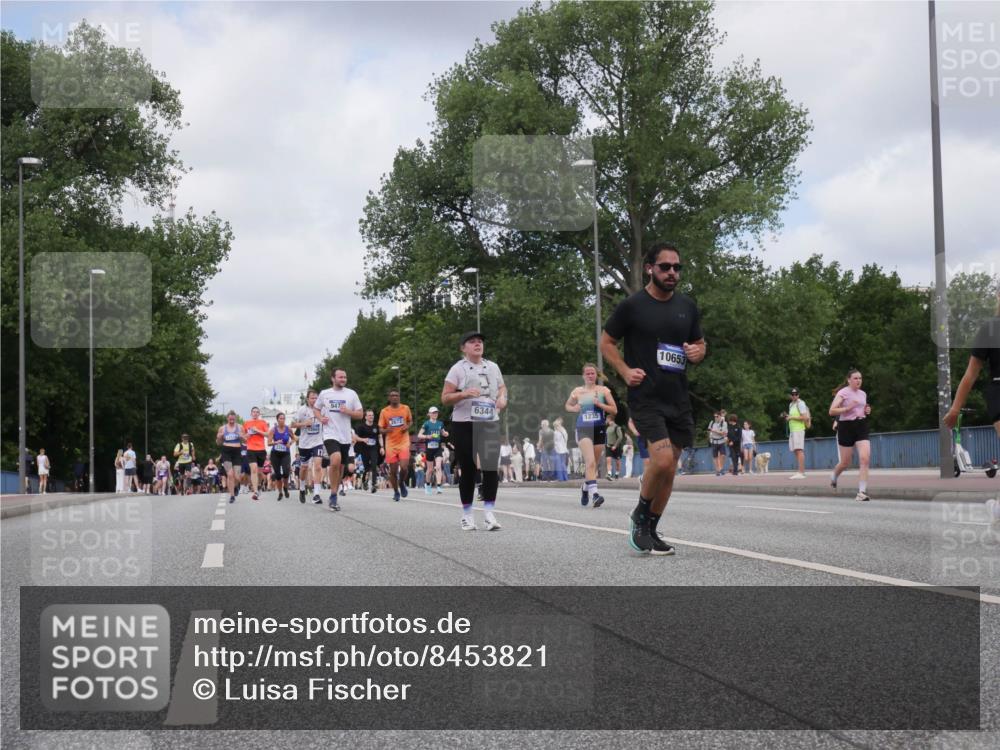 29.06.2025 - hella hamburg halbmarathon Luisa Fischer http://msf.ph/oto/8453821 29.06.2025 10:34:50 Kennedybrücke 17, 947, 2672, 6344, 1235, 10653, 1235, 2672, 3358, 4877, 6344, 7295, 7334, 7816, 8304, 8538, 9478, 9882, 10421, 10653 meine-sportfotos.de