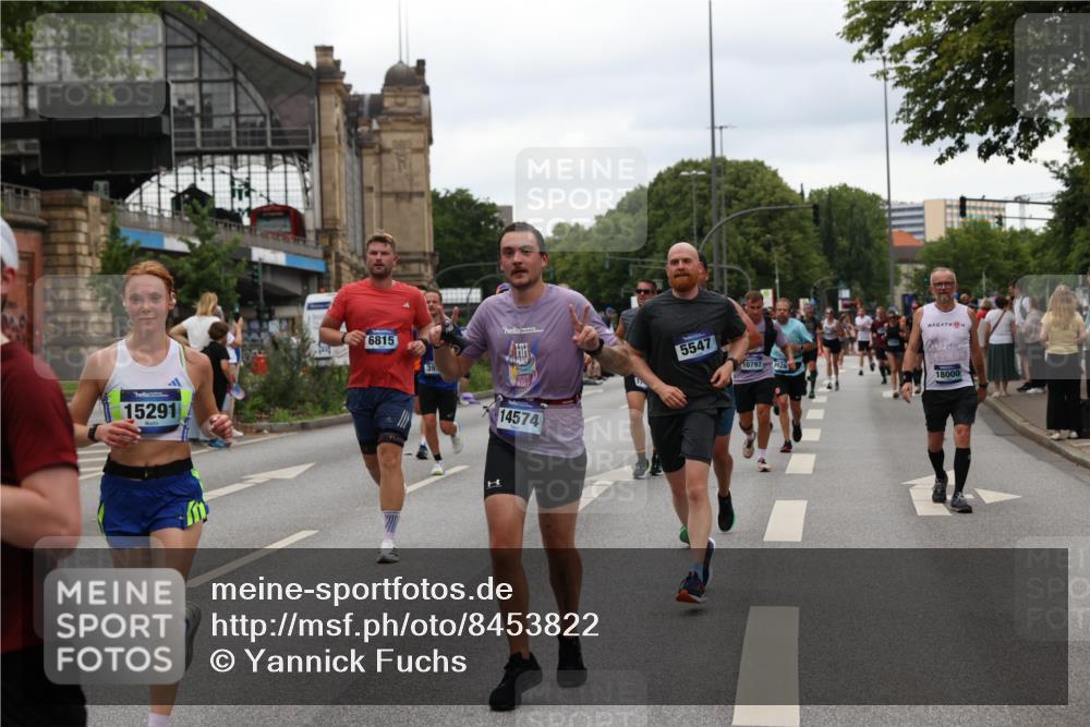 29.06.2025 - hella hamburg halbmarathon Yannick Fuchs http://msf.ph/oto/8453822 29.06.2025 10:56:07 20KM 1006, 1128, 1135, 1138, 1147, 1190, 1568, 1726, 3097, 3921, 4095, 4859, 5547, 6414, 6415, 6580, 6815, 7658, 8154, 9131, 9297, 9718, 9928, 10194, 10214, 10519, 10797, 11670, 11968, 12567, 13868, 13958, 14456, 14574, 15291, 15686, 15859, 15908, 16292, 16808, 17383, 17532, 17939, 17955, 18000, 18599, 18799, 18808, 18919 meine-sportfotos.de