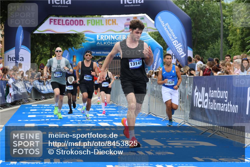 29.06.2025 - hella hamburg halbmarathon Strokosch-Dieckow http://msf.ph/oto/8453825 29.06.2025 10:36:51 Ziel 3959, 4865, 5307, 6529, 7310, 11620, 13141, 13343, 14691, 15939, 18384 meine-sportfotos.de