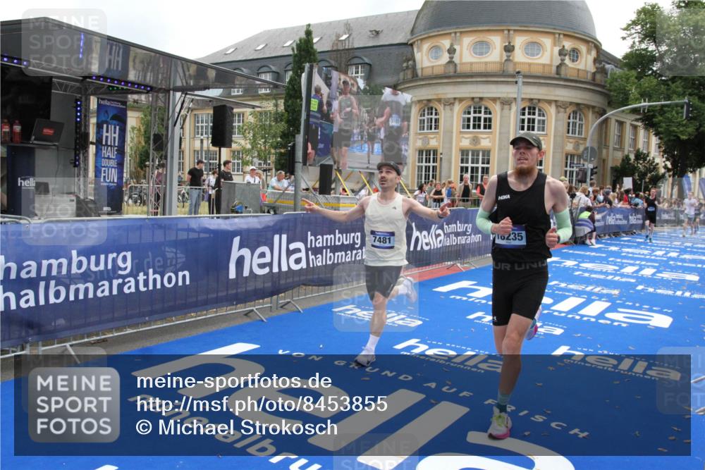 29.06.2025 - hella hamburg halbmarathon Michael Strokosch http://msf.ph/oto/8453855 29.06.2025 10:30:47 Ziel 3379, 7055, 7481, 9508, 18235, 18871 meine-sportfotos.de
