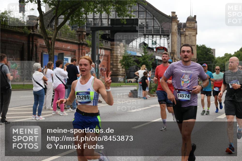 29.06.2025 - hella hamburg halbmarathon Yannick Fuchs http://msf.ph/oto/8453873 29.06.2025 10:56:07 20KM 1006, 1128, 1135, 1138, 1147, 1190, 1568, 1726, 3097, 3921, 4095, 4859, 5547, 6414, 6415, 6580, 6815, 7658, 8154, 9131, 9297, 9718, 9928, 10194, 10214, 10519, 10797, 11670, 11968, 12567, 13868, 13958, 14456, 14574, 15291, 15686, 15859, 15908, 16292, 16808, 17383, 17532, 17939, 17955, 18000, 18599, 18799, 18808, 18919 meine-sportfotos.de