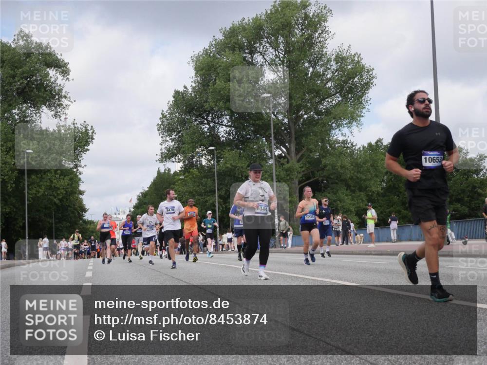 29.06.2025 - hella hamburg halbmarathon Luisa Fischer http://msf.ph/oto/8453874 29.06.2025 10:34:50 Kennedybrücke 3358, 17, 9478, 6344, 1235, 1042, 10653, 1235, 2672, 3358, 4877, 6344, 7295, 7334, 7816, 8304, 8538, 9478, 9882, 10421, 10653 meine-sportfotos.de