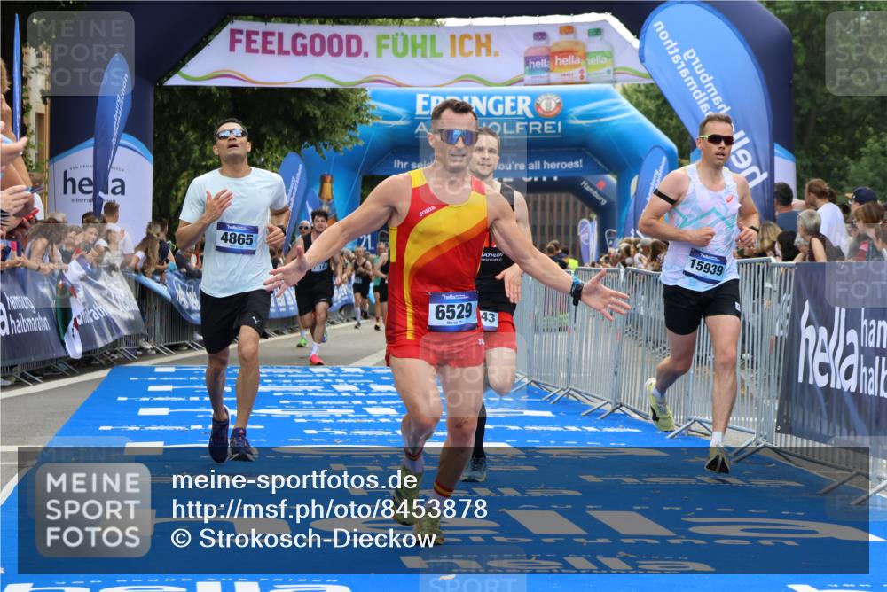 29.06.2025 - hella hamburg halbmarathon Strokosch-Dieckow http://msf.ph/oto/8453878 29.06.2025 10:36:47 Ziel 3959, 4865, 5307, 5961, 6529, 7310, 13141, 13343, 14622, 15621, 15939, 18384 meine-sportfotos.de