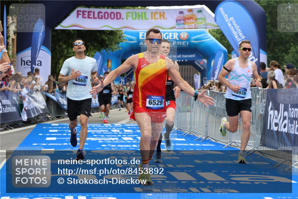 29.06.2025 - hella hamburg halbmarathon Strokosch-Dieckow http://msf.ph/oto/8453892 29.06.2025 10:36:47 Ziel 3959, 4865, 5307, 5961, 6529, 7310, 13141, 13343, 14622, 15621, 15939, 18384 meine-sportfotos.de