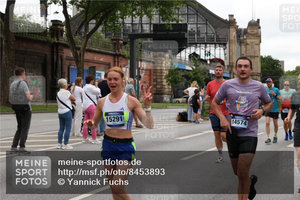 29.06.2025 - hella hamburg halbmarathon Yannick Fuchs http://msf.ph/oto/8453893 29.06.2025 10:56:07 20KM 1006, 1128, 1135, 1138, 1147, 1190, 1568, 1726, 3097, 3921, 4095, 4859, 5547, 6414, 6415, 6580, 6815, 7658, 8154, 9131, 9297, 9718, 9928, 10194, 10214, 10519, 10797, 11670, 11968, 12567, 13868, 13958, 14456, 14574, 15291, 15686, 15859, 15908, 16292, 16808, 17383, 17532, 17939, 17955, 18000, 18599, 18799, 18808, 18919 meine-sportfotos.de