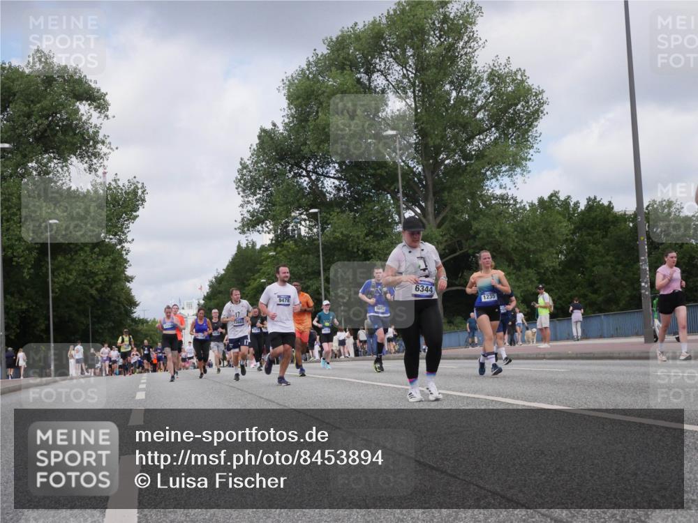 29.06.2025 - hella hamburg halbmarathon Luisa Fischer http://msf.ph/oto/8453894 29.06.2025 10:34:51 Kennedybrücke 17114, 12663, 9478, 2425, 1453, 9882, 6344, 1235, 1235, 2672, 3358, 6344, 7295, 7334, 7816, 8304, 8538, 9478, 9882, 10421, 10653 meine-sportfotos.de