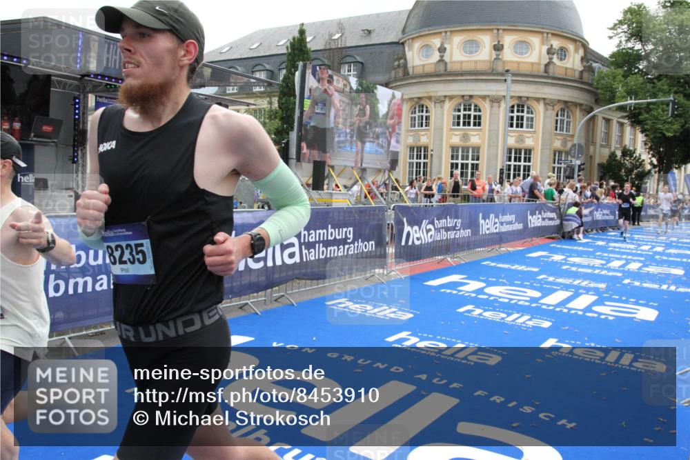 29.06.2025 - hella hamburg halbmarathon Michael Strokosch http://msf.ph/oto/8453910 29.06.2025 10:30:47 Ziel 3379, 7055, 7481, 9508, 18235, 18871 meine-sportfotos.de