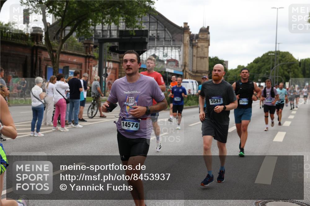 29.06.2025 - hella hamburg halbmarathon Yannick Fuchs http://msf.ph/oto/8453937 29.06.2025 10:56:08 20KM 1006, 1128, 1135, 1138, 1147, 1190, 1568, 1726, 3097, 3921, 4095, 4859, 5547, 6414, 6415, 6580, 6815, 7658, 8154, 9131, 9718, 9928, 10214, 10519, 10797, 11670, 11968, 12567, 13868, 13958, 14456, 14574, 15291, 15686, 15859, 15908, 16292, 16808, 17136, 17383, 17532, 17939, 17955, 18000, 18599, 18799, 18808, 18919 meine-sportfotos.de