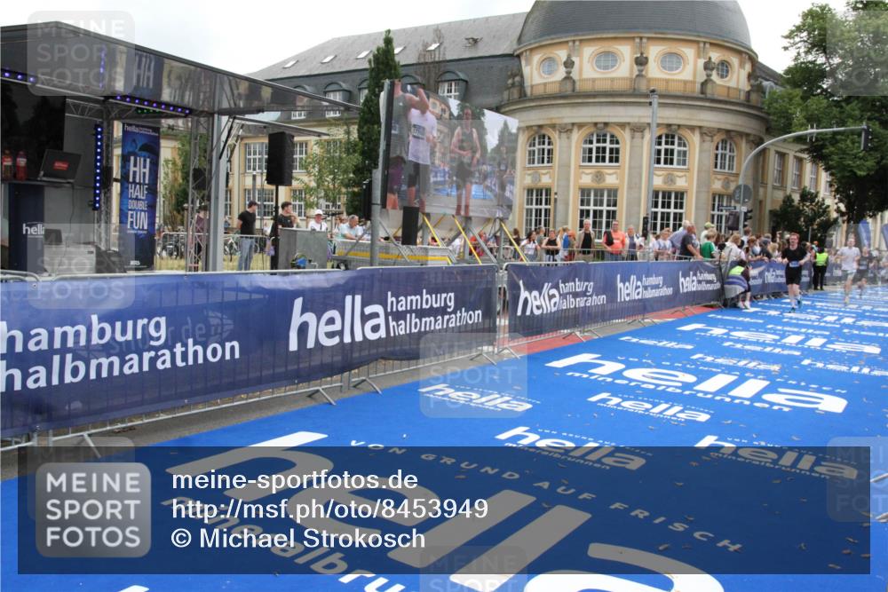 29.06.2025 - hella hamburg halbmarathon Michael Strokosch http://msf.ph/oto/8453949 29.06.2025 10:30:48 Ziel 3379, 7055, 7481, 9381, 9508, 18235, 18871 meine-sportfotos.de