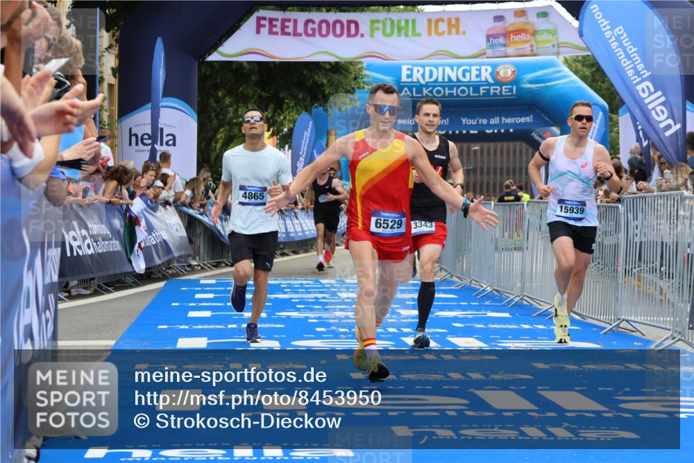 29.06.2025 - hella hamburg halbmarathon Strokosch-Dieckow http://msf.ph/oto/8453950 29.06.2025 10:36:46 Ziel 1571, 4865, 5961, 6529, 7310, 13141, 13343, 14622, 15621, 15939, 18038, 18384, 18733 meine-sportfotos.de