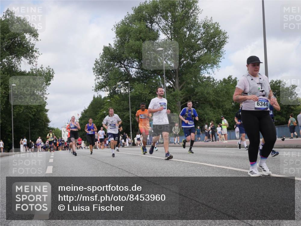 29.06.2025 - hella hamburg halbmarathon Luisa Fischer http://msf.ph/oto/8453960 29.06.2025 10:34:52 Kennedybrücke 17113, 3358, 12663, 262, 9478, 9882, 6344, 1235, 2672, 3358, 6344, 7295, 7334, 7816, 8304, 8538, 9478, 9882, 10421, 10653 meine-sportfotos.de