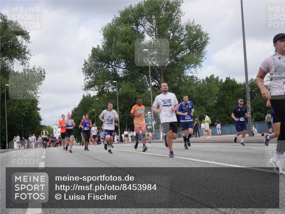 29.06.2025 - hella hamburg halbmarathon Luisa Fischer http://msf.ph/oto/8453984 29.06.2025 10:34:53 Kennedybrücke 17118, 2358, 17, 12663, 2672, 9478, 11, 2, 5, 14536, 9882, 1042, 1235, 2672, 3358, 5496, 6344, 7295, 7334, 7816, 8304, 8538, 9478, 9882, 10421, 10653 meine-sportfotos.de