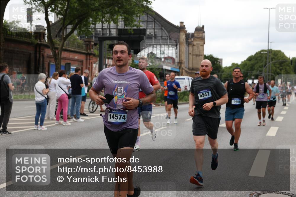 29.06.2025 - hella hamburg halbmarathon Yannick Fuchs http://msf.ph/oto/8453988 29.06.2025 10:56:08 20KM 1006, 1128, 1135, 1138, 1147, 1190, 1568, 1726, 3097, 3921, 4095, 4859, 5547, 6414, 6415, 6580, 6815, 7658, 8154, 9131, 9718, 9928, 10214, 10519, 10797, 11670, 11968, 12567, 13868, 13958, 14456, 14574, 15291, 15686, 15859, 15908, 16292, 16808, 17136, 17383, 17532, 17939, 17955, 18000, 18599, 18799, 18808, 18919 meine-sportfotos.de