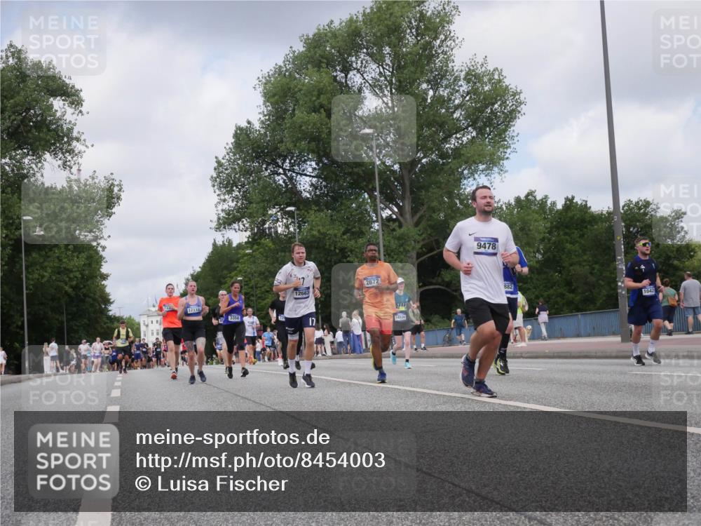 29.06.2025 - hella hamburg halbmarathon Luisa Fischer http://msf.ph/oto/8454003 29.06.2025 10:34:53 Kennedybrücke 17118, 3358, 12663, 2672, 17, 14536, 9478, 882, 1042, 1235, 2672, 3358, 5496, 6344, 7295, 7334, 7816, 8304, 8538, 9478, 9882, 10421, 10653 meine-sportfotos.de
