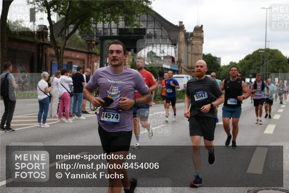 29.06.2025 - hella hamburg halbmarathon Yannick Fuchs http://msf.ph/oto/8454006 29.06.2025 10:56:08 20KM 1006, 1128, 1135, 1138, 1147, 1190, 1568, 1726, 3097, 3921, 4095, 4859, 5547, 6414, 6415, 6580, 6815, 7658, 8154, 9131, 9718, 9928, 10214, 10519, 10797, 11670, 11968, 12567, 13868, 13958, 14456, 14574, 15291, 15686, 15859, 15908, 16292, 16808, 17136, 17383, 17532, 17939, 17955, 18000, 18599, 18799, 18808, 18919 meine-sportfotos.de
