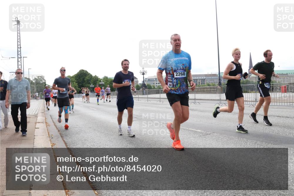 29.06.2025 - hella hamburg halbmarathon Lena Gebhardt http://msf.ph/oto/8454020 29.06.2025 10:31:11 Lombardsbrücke 2268, 1059, 1292, 1472, 1773, 1979, 2097, 2268, 2414, 2505, 2914, 3131, 3281, 4198, 4561, 4817, 5437, 5846, 5943, 6057, 6078, 6195, 6556, 6620, 6787, 7351, 7604, 7772, 8050, 8072, 8073, 8757, 9576, 9830, 10111, 10586, 10989, 11587, 11981, 11988, 12384, 12627, 14095, 14216, 14349, 14803, 15299, 15466, 15589, 15725, 16457, 16978, 17224, 17463, 17509, 17587, 17706, 17742, 17966, 19052, 19226 meine-sportfotos.de
