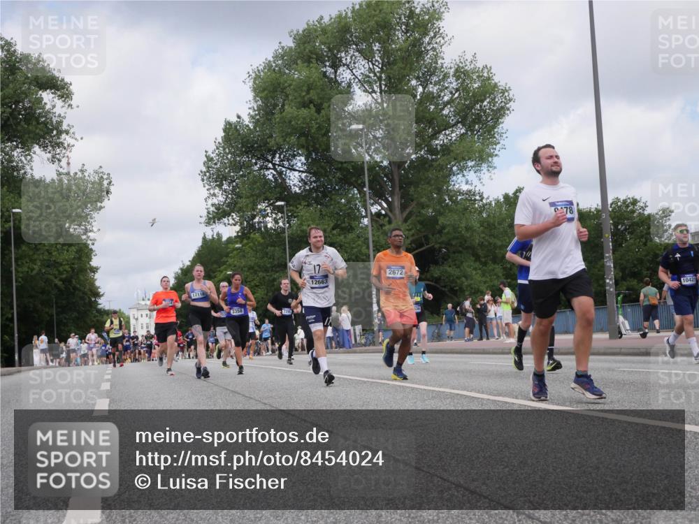 29.06.2025 - hella hamburg halbmarathon Luisa Fischer http://msf.ph/oto/8454024 29.06.2025 10:34:54 Kennedybrücke 17112, 3358, 7295, 12663, 2672, 21, 25, 536, 78, 10421, 1235, 2672, 3358, 5496, 6344, 7295, 7334, 7816, 8304, 8538, 9478, 9882, 10421, 10653 meine-sportfotos.de