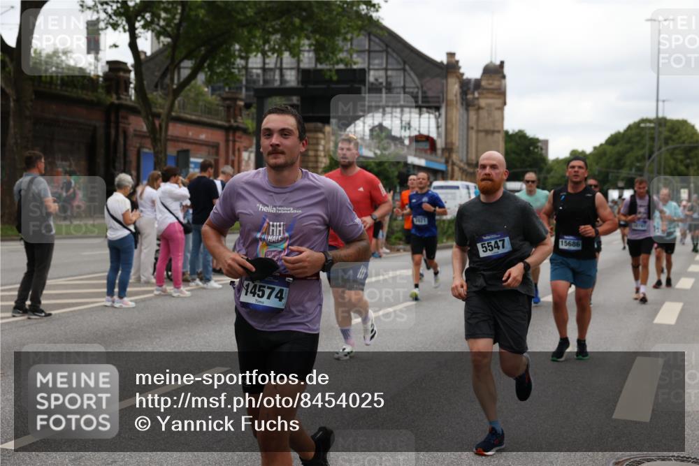 29.06.2025 - hella hamburg halbmarathon Yannick Fuchs http://msf.ph/oto/8454025 29.06.2025 10:56:08 20KM 1006, 1128, 1135, 1138, 1147, 1190, 1568, 1726, 3097, 3921, 4095, 4859, 5547, 6414, 6415, 6580, 6815, 7658, 8154, 9131, 9718, 9928, 10214, 10519, 10797, 11670, 11968, 12567, 13868, 13958, 14456, 14574, 15291, 15686, 15859, 15908, 16292, 16808, 17136, 17383, 17532, 17939, 17955, 18000, 18599, 18799, 18808, 18919 meine-sportfotos.de