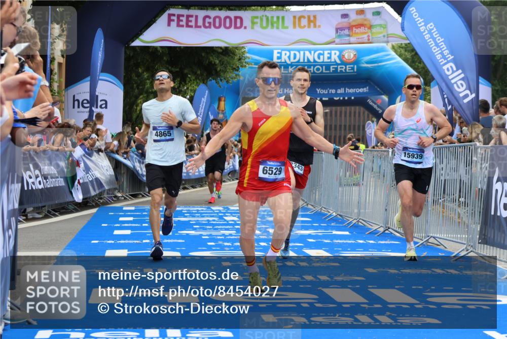 29.06.2025 - hella hamburg halbmarathon Strokosch-Dieckow http://msf.ph/oto/8454027 29.06.2025 10:36:47 Ziel 3959, 4865, 5307, 5961, 6529, 7310, 13141, 13343, 14622, 15621, 15939, 18384 meine-sportfotos.de