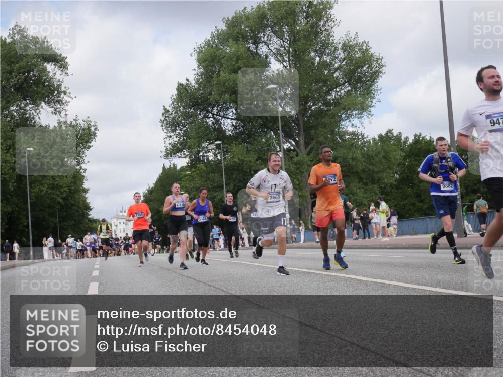 29.06.2025 - hella hamburg halbmarathon Luisa Fischer http://msf.ph/oto/8454048 29.06.2025 10:34:54 Kennedybrücke 17118, 38, 3358, 295, 781, 17, 2663, 2, 9882, 947, 1235, 2672, 3358, 5496, 6344, 7295, 7334, 7816, 8304, 8538, 9478, 9882, 10421, 10653 meine-sportfotos.de