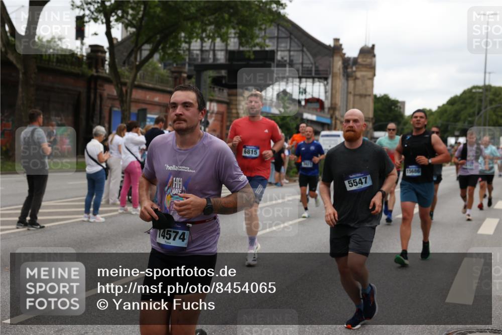 29.06.2025 - hella hamburg halbmarathon Yannick Fuchs http://msf.ph/oto/8454065 29.06.2025 10:56:08 20KM 1006, 1128, 1135, 1138, 1147, 1190, 1568, 1726, 3097, 3921, 4095, 4859, 5547, 6414, 6415, 6580, 6815, 7658, 8154, 9131, 9718, 9928, 10214, 10519, 10797, 11670, 11968, 12567, 13868, 13958, 14456, 14574, 15291, 15686, 15859, 15908, 16292, 16808, 17136, 17383, 17532, 17939, 17955, 18000, 18599, 18799, 18808, 18919 meine-sportfotos.de