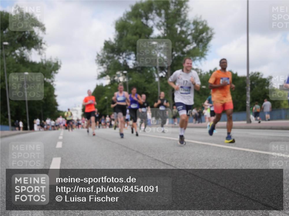 29.06.2025 - hella hamburg halbmarathon Luisa Fischer http://msf.ph/oto/8454091 29.06.2025 10:34:55 Kennedybrücke 17, 1235, 2672, 3358, 5496, 6344, 7295, 7334, 7816, 8304, 8538, 9478, 9882, 10421 meine-sportfotos.de