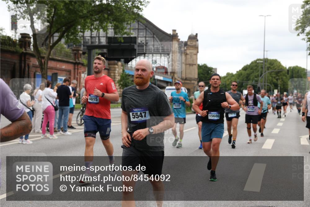 29.06.2025 - hella hamburg halbmarathon Yannick Fuchs http://msf.ph/oto/8454092 29.06.2025 10:56:08 20KM 1006, 1128, 1135, 1138, 1147, 1190, 1568, 1726, 3097, 3921, 4095, 4859, 5547, 6414, 6415, 6580, 6815, 7658, 8154, 9131, 9718, 9928, 10214, 10519, 10797, 11670, 11968, 12567, 13868, 13958, 14456, 14574, 15291, 15686, 15859, 15908, 16292, 16808, 17136, 17383, 17532, 17939, 17955, 18000, 18599, 18799, 18808, 18919 meine-sportfotos.de