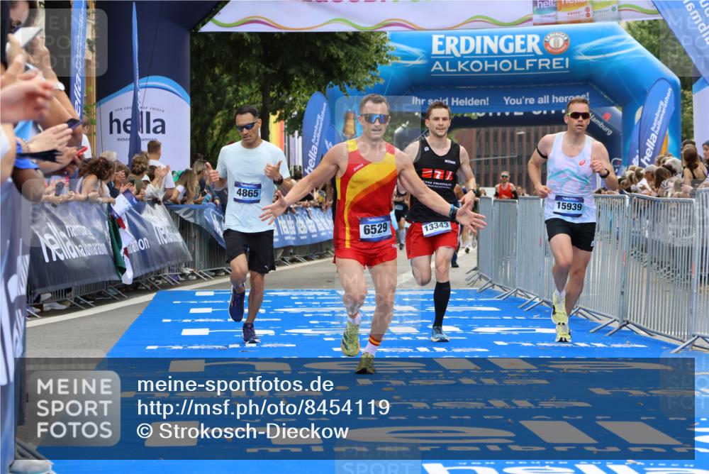 29.06.2025 - hella hamburg halbmarathon Strokosch-Dieckow http://msf.ph/oto/8454119 29.06.2025 10:36:46 Ziel 1571, 4865, 5961, 6529, 7310, 13141, 13343, 14622, 15621, 15939, 18038, 18384, 18733 meine-sportfotos.de