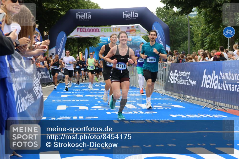 29.06.2025 - hella hamburg halbmarathon Strokosch-Dieckow http://msf.ph/oto/8454175 29.06.2025 10:48:07 Ziel 1086, 1914, 4324, 4601, 4711, 6377, 7599, 8916, 9544, 9626, 9638, 11211, 12685, 12706, 12724, 12747, 12808, 13570, 14192, 14814, 15590, 15629, 15973, 15981, 16094, 16149, 16269, 19127 meine-sportfotos.de