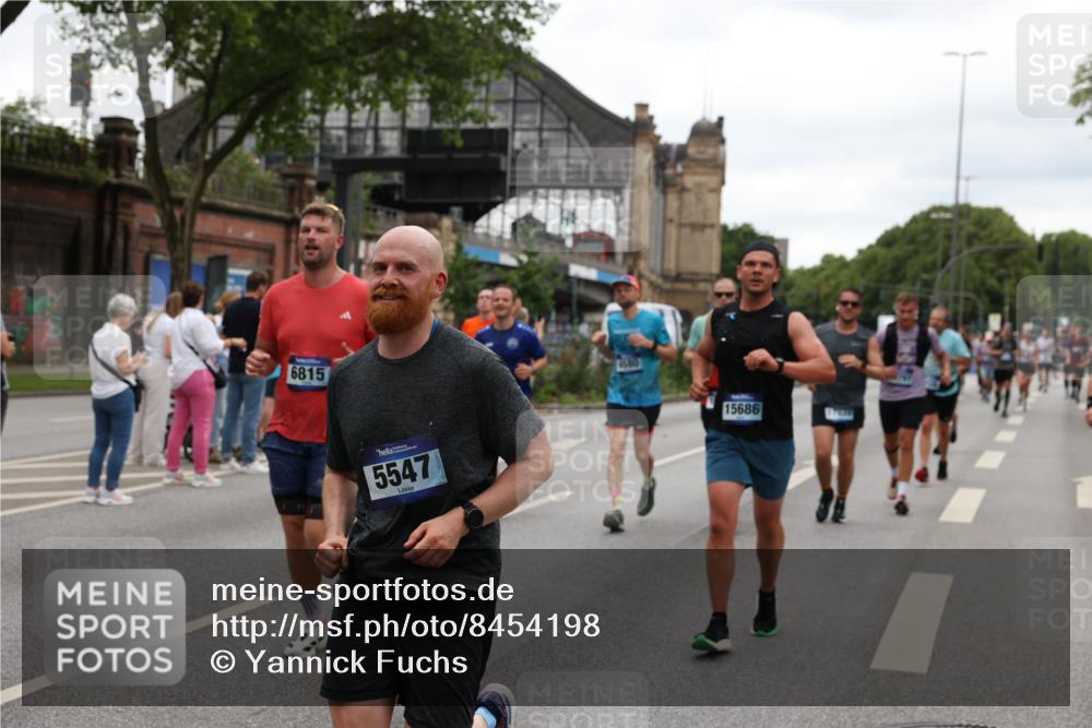 29.06.2025 - hella hamburg halbmarathon Yannick Fuchs http://msf.ph/oto/8454198 29.06.2025 10:56:09 20KM 1006, 1128, 1135, 1147, 1190, 1377, 1568, 1726, 3097, 3921, 4095, 4859, 5547, 6414, 6415, 6580, 6815, 7658, 8154, 9131, 9718, 9928, 10214, 10519, 10797, 11670, 11968, 12567, 13868, 13958, 14456, 14574, 15291, 15686, 15859, 15908, 16292, 16808, 17136, 17383, 17532, 17939, 17955, 18000, 18599, 18799, 18808, 18919, 19023 meine-sportfotos.de