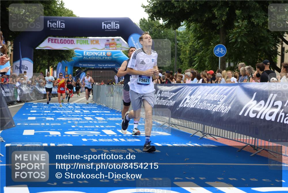 29.06.2025 - hella hamburg halbmarathon Strokosch-Dieckow http://msf.ph/oto/8454215 29.06.2025 10:36:43 Ziel 1571, 3809, 4865, 5092, 5961, 6529, 7310, 13343, 14622, 15621, 15939, 18038, 18733 meine-sportfotos.de