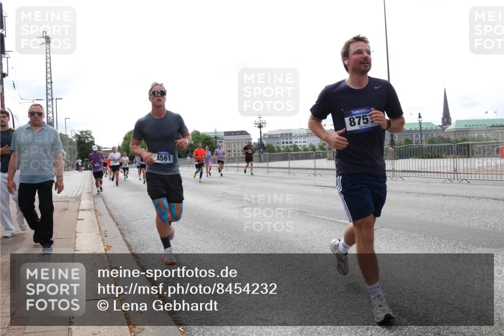 29.06.2025 - hella hamburg halbmarathon Lena Gebhardt http://msf.ph/oto/8454232 29.06.2025 10:31:12 Lombardsbrücke 4561, 875, 1059, 1292, 1472, 1773, 1979, 2097, 2268, 2414, 2505, 2914, 3131, 3281, 4198, 4561, 4817, 5437, 5846, 5943, 6057, 6078, 6195, 6556, 6620, 6787, 7351, 7604, 7772, 8050, 8072, 8073, 8757, 9576, 9830, 10111, 10586, 10989, 11587, 11981, 11988, 12384, 12627, 14095, 14349, 14803, 15299, 15466, 15589, 15725, 16457, 16978, 17224, 17463, 17509, 17587, 17706, 17742, 17966, 19052, 19226 meine-sportfotos.de