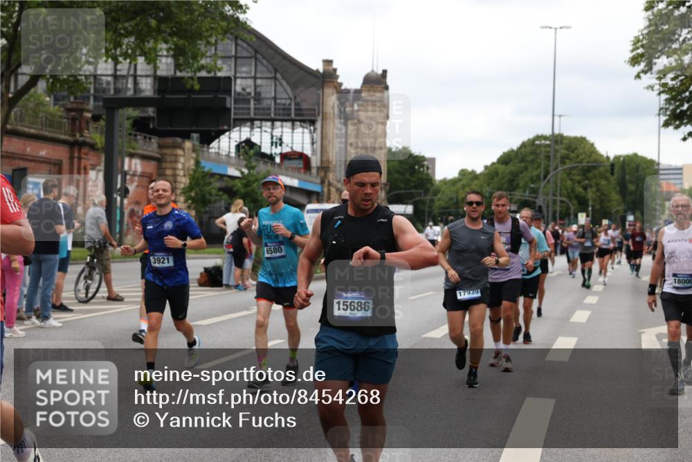 29.06.2025 - hella hamburg halbmarathon Yannick Fuchs http://msf.ph/oto/8454268 29.06.2025 10:56:09 20KM 1006, 1128, 1135, 1147, 1190, 1377, 1568, 1726, 3097, 3921, 4095, 4859, 5547, 6414, 6415, 6580, 6815, 7658, 8154, 9131, 9718, 9928, 10214, 10519, 10797, 11670, 11968, 12567, 13868, 13958, 14456, 14574, 15291, 15686, 15859, 15908, 16292, 16808, 17136, 17383, 17532, 17939, 17955, 18000, 18599, 18799, 18808, 18919, 19023 meine-sportfotos.de