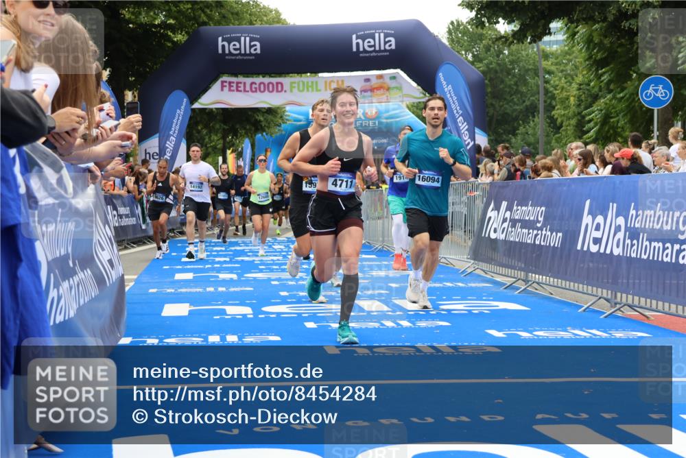 29.06.2025 - hella hamburg halbmarathon Strokosch-Dieckow http://msf.ph/oto/8454284 29.06.2025 10:48:07 Ziel 1086, 1914, 4324, 4601, 4711, 6377, 7599, 8916, 9544, 9626, 9638, 11211, 12685, 12706, 12724, 12747, 12808, 13570, 14192, 14814, 15590, 15629, 15973, 15981, 16094, 16149, 16269, 19127 meine-sportfotos.de